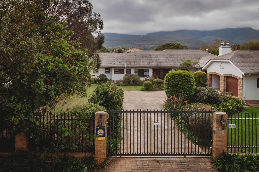 4 Bedroom Property for Sale in Heatherlands Western Cape